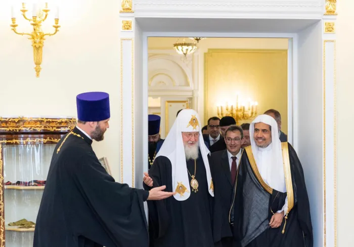 موسكو: عقد معالي الأمين العام لرابطة العالم الإسلامي الشيخ الدكتور محمد بن عبدالكريم العيسى، والبطريرك كيريل الأول بطريرك موسكو وسائر روسيا، قمة تاريخية في مقر الكنيسة الأرثوذكسية في العاصمة الروسية موسكو، فيما اعتُبر أهم لقاء مسيحي إسلامي في المشرق، حيث تُعتبر الكنيسة الروسية أكبر كنيسة أرثوذكسية شرقية مستقلة بأتباع يتجاوز عددهم  250 مليوناً.
