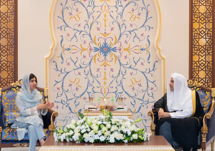 Yang Mulia Syekh Dr.  Mohammed bin Abdulkarim Al-Issa , menerima aktivis pendidikan wanita dan  peraih Nobel termuda,  Malala Yousafzai.
