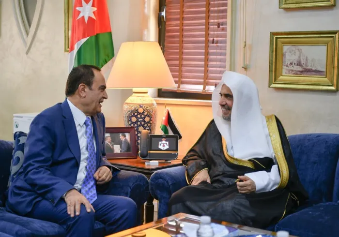معالي نائب رئيس الوزراء في المملكة الأردنية الهاشمية وزير الدولة لشؤون رئاسة الوزراء الدكتور جمال بن أحمد الصرايرة يستقبل في ‫عمان معالي أمين عام ‫رابطة العالم الإسلامي