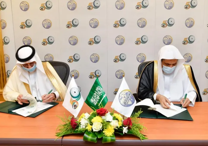 توقيع اتفاقية تعاون بين رابطة العالم الإسلامي ومنظمة التعاون لمواجهة التطرف ودعم قيم الحوار والتعايش