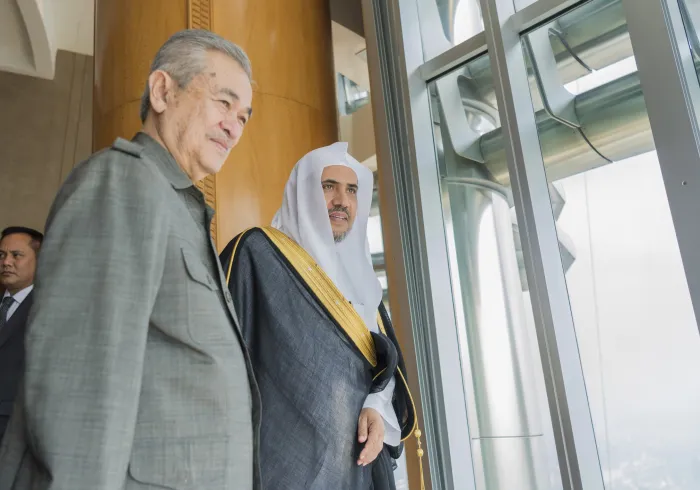 His Excellency ، the Prime Minister of Malaysia Mr. Abdullah Badawi hosts His Excellency Sheikh Dr. Mohammed bin Abdul Karim Al-Issa during his visit to Malaysia