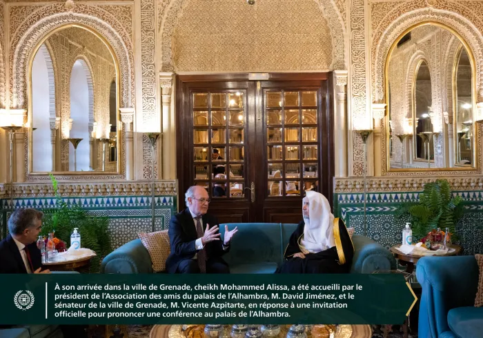 En début d’après-midi, où il doit prononcer une conférence au palais de l’Alhambra et tenir d’importantes rencontres officielles et religieuses