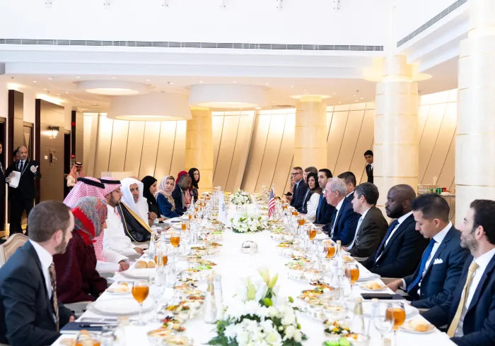 El Secretario General, Presidente de la Comisión de Ulemas, el Sheij Mohammed Al-Issa , se reunió en Riad con una delegación compuesta por investigadores y especialistas en asuntos políticos y relaciones internacionales