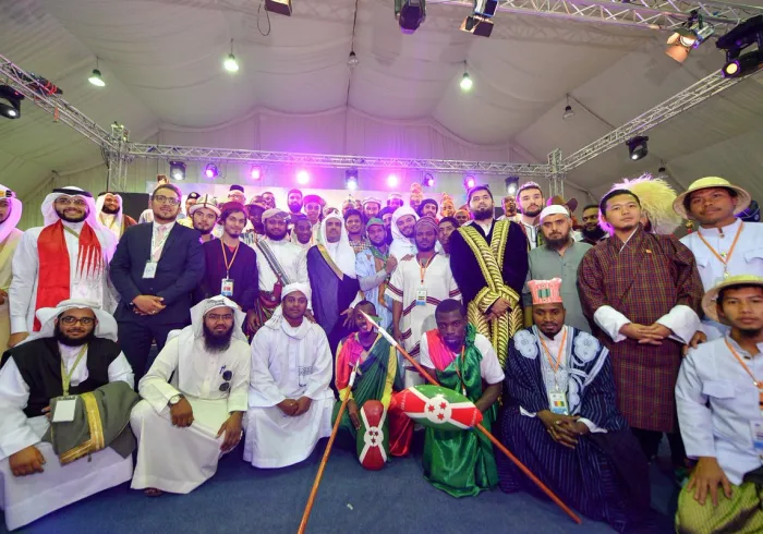  د. محمد بن عبد الكريم العيسى يزور مهرجان الثقافات والشعوب