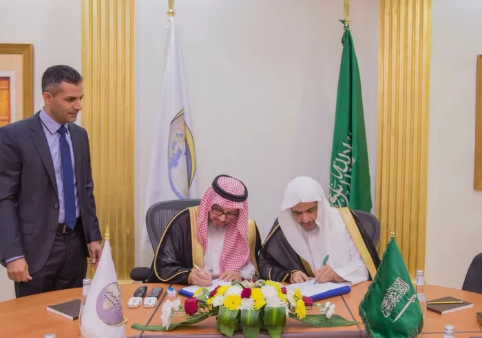 ‏معالي الأمين العام لرابطة العالم الإسلامي الشيخ الدكتور محمد العيسى يستقبل معالي الأستاذ نبيل بن أمين ملا الأمين العام لهيئة التقييس لدول مجلس التعاون لدول الخليج العربية، وفي نهاية اللقاء تم توقيع اتفاقية تعاون بين الجانبين