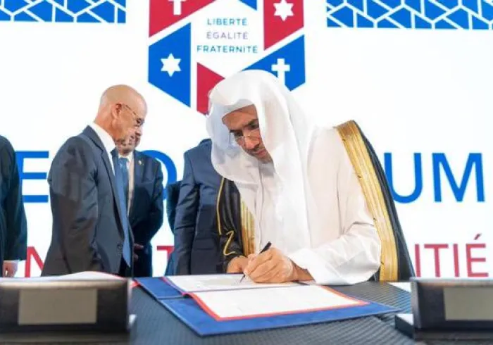 En septembre 2019, la Conférence internationale de Paris pour la paix et la solidarité a abouti à la signature d’un Mémorandum d'entente et d'amitié entre les religions abrahamiques. L'accord véhicule un message de paix et de solidarité face à la haine et à l'extrémisme.