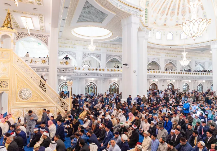 Selon la Charte de La Mecque, la haine anti musulman découle de l’incompréhension du véritable islam.  Les initiatives de la LIM visent à diffuser les vrais principes d’un islam humaniste à travers le dialogue et l'action.