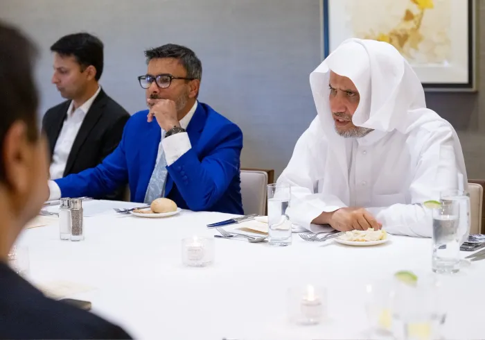 ‏تعدادی از کارآفرینان و مدیران اجرایی در سیلیکون‌وادی با جناب دبیرکل، رئیس انجمن علمای مسلمان، جناب آقای دکتر شیخ ⁧محمد العيسى⁩ ⁦در گفت‌وگویی گسترده دیدار کردند. ‏این دیدار شامل توضیحی درباره نظام اقتصادی در اسلام ، و بیان اهداف تشریعی آن مطابق با قواعد آن در عدالت و ارزش‌ها؛ به‌ویژه مشهورترین قاعده آن: «لا ضرر ولا ضرار / نه زیان‌رسانی و نه زیان‌دیدن متقابل، No harming or reciprocating harm» بود.