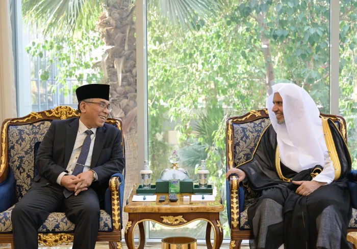 ‏استقبلَ معالي الأمين العام، رئيس هيئة علماء المسلمين، فضيلة الشيخ د.⁧‫محمد العيسى‬⁩‬⁩ في مكتبه ظُهر اليوم، فضيلة الشيخ د. يحيى خليل ثقوف، رئيسَ جمعية نهضة العلماء الإندونيسية