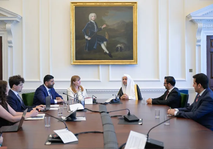 خانم آنجلا راینر، معاون نخست‌وزیر بریتانیا، با جناب دبیرکل، رئیس انجمن علمای مسلمان، آقای دکتر شیخ ⁧محمد العيسى⁩ ⁦ دیدار کرد