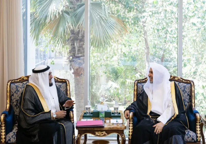 ‏التقى معالي الأمين العام، رئيس هيئة علماء المسلمين، فضيلة الشيخ د.⁧‫محمد العيسى‬⁩ ⁦‬⁩، في مكتبه ظهر اليوم، معاليَ الشيخ المحفوظ بن بيّه، الأمين العام لمنتدى أبو ظبي للسِّلم، الذي سلَّم لفضيلته رسالةً خطيةً من معالي الشيخ عبد الله بن بيه، رئيس مجلس الإمارات العربية المتحدة للإفتاء الشرعي، رئيس منتدى أبو ظبي للسِّلم، تتعلق بتأكيد سماحته على أهميةِ تعزيز سُبُل التعاون المُشترك.