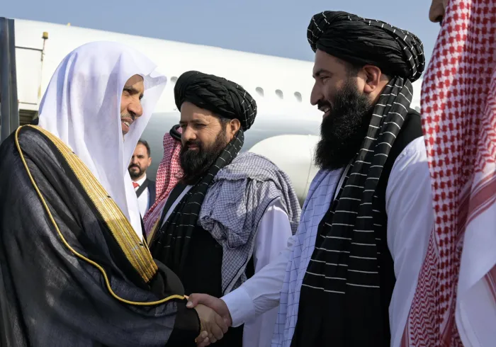  ‏معالي الأمين العام، رئيس هيئة علماء المسلمين، فضيلة الشيخ د.⁧‫محمد العيسى‬⁩‬⁩ يصل العاصمة الأفغانية "كابل" في زيارةٍ رسميّةٍ يلتقي خلالَها كبار القادة الحكوميين والعلماء.  ‏كان في استقبال فضيلته عدد من أصحاب الفضيلة والمعالي كبار الشخصيات الحكومية والعلمائية ومدير عام بعثة منظمة التعاون الإسلامي في كابل.
