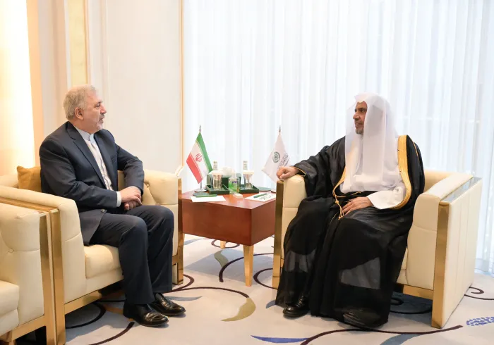 ‏استقبلَ معالي الأمين العام، رئيس هيئة علماء المسلمين، فضيلة الشيخ د.⁧‫محمد العيسى‬⁩ ‬⁩، في مكتبه ظُهرَ اليوم، سعادةَ سفير الجمهورية الإسلامية الإيرانية لدى المملكة العربية السعودية، د. علي رضا عنايتي. ‏وجرى خلالَ اللقاء مناقشةُ الموضوعاتِ ذات الاهتمام المُشترَك.
