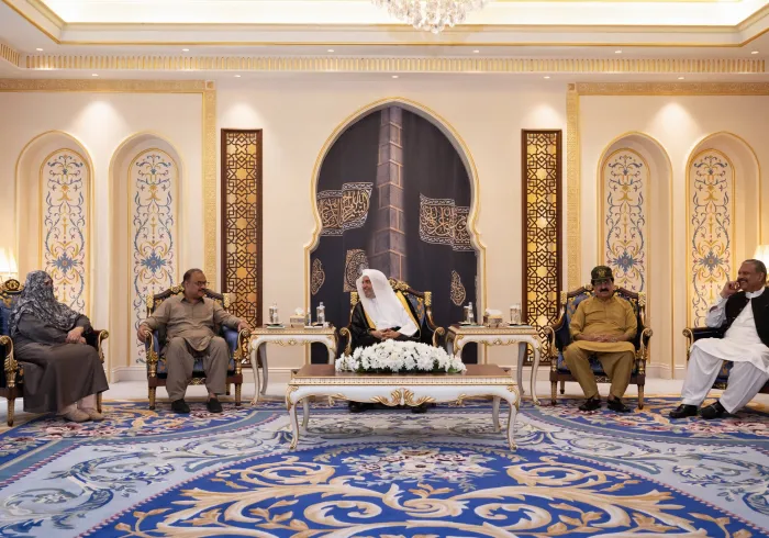 ‏استقبل معالي الأمين العام، رئيس هيئة علماء المسلمين، فضيلة الشيخ د ⁧‫محمد العيسى‬⁩ ‬⁩، وفدًا برلمانيًّا رفيع المستوى يُمثّل مختلف الأحزاب في الجمعية الوطنية الباكستانية (البرلمان)، بحضور سفير جمهورية باكستان الإسلامية لدى المملكة العربية السعودية السيد أحمد فاروق