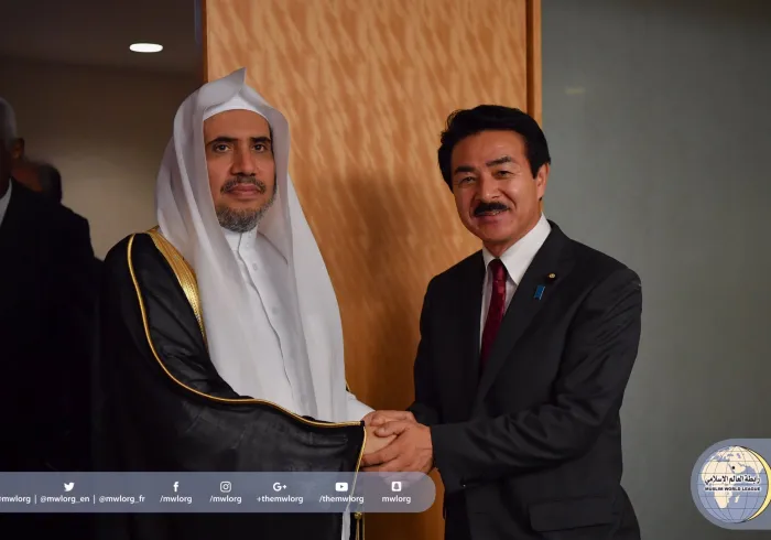 ‏معالي الأمين العام ملتقياً نائب وزير الخارجية الياباني الذي نقل له تحيات وزير الخارجية الياباني المتواجد ساعة الزيارة خارج بلاده