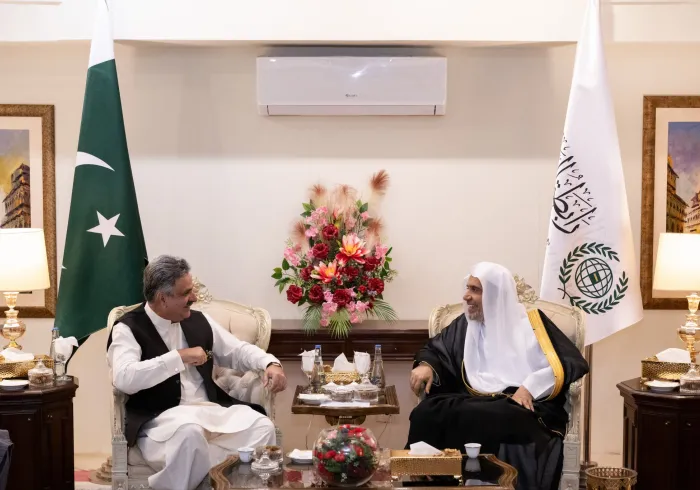 ‏استقبلَ معالي الأمين العام، رئيس هيئة علماء المسلمين، فضيلة الشيخ د.⁧‫محمد العيسى‬⁩ ‬⁩، معاليَ رئيس المحكمة العليا بباكستان، السيد يحيى أفريدي