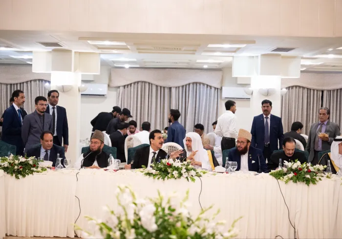 أقام أصحاب السماحة والفضيلة علماء جمهورية باكستان الإسلامية مأدبةَ عشاء، احتفاءً بمعالي الأمين العام، رئيس هيئة علماء المسلمين، فضيلة الشيخ د.⁧‫محمد العيسى‬⁩ ⁦‬⁩، بمناسبة زيارته للعاصمة "إسلام آباد"