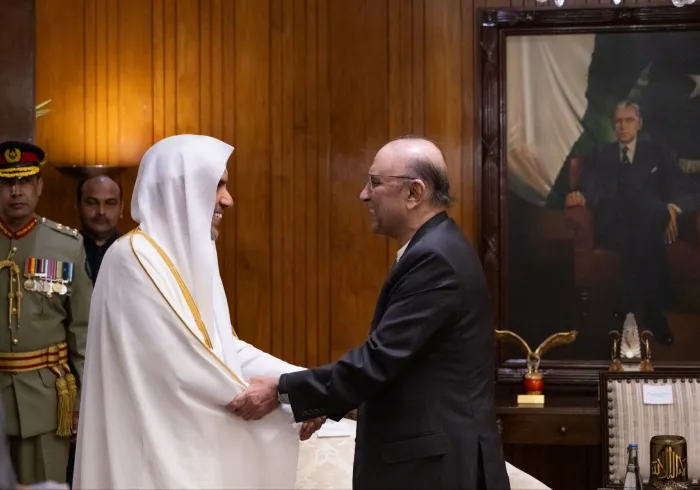‏استقبل فخامةُ رئيس جمهورية باكستان الإسلامية، السيد آصف علي زرداري، في القصر الرئاسي بالعاصمة "إسلام آباد" معالي الأمين العام، رئيس هيئة علماء المسلمين، فضيلة الشيخ د.⁧‫محمد العيسى‬⁩ ⁦‪‬⁩. ‏واستعرض اللقاءُ الموضوعاتِ ذات الاهتمام المُشترَك.