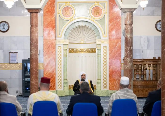 ‏التقى معالي الأمين العام، رئيس هيئة علماء المسلمين، الشيخ د.⁧‫محمد العيسى‬⁩ ⁦‪‬⁩، في مسجد مركز ⁧‫رابطة العالم الإسلامي‬⁩ بالعاصمة "مدريد"، مسؤولي العمل الإسلامي في عموم إسبانيا بمختلف تنوعهم