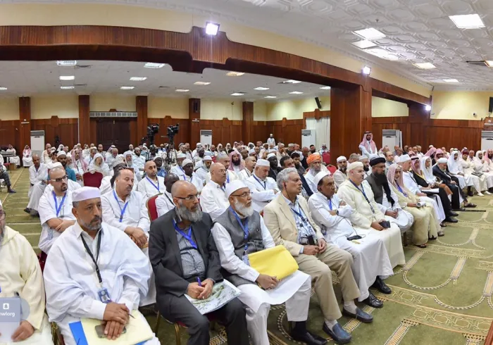 ‏كوكبةٌ من الحضور العلمائي الكبير لملتقى مؤتمر الرابطة في حج هذا العام بمشعر منىٰ الطاهر، مستعرضاً قيم الوسطية والتسامح في الإسلام