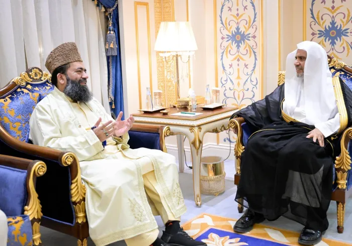 استقبل معالي الأمين العام، رئيس هيئة علماء المسلمين، فضيلة الشيخ د.⁧‫محمد العيسى‬⁩ ‬⁩، فضيلةَ الإمام الأكبر لجامع لاهور الكبير، رئيس منظمة أئمّة ومجلس علماء باكستان، رئيس لجنة رؤية الهلال المركزية بجمهورية باكستان الإسلامية، الشيخ عبدالخبير آزاد