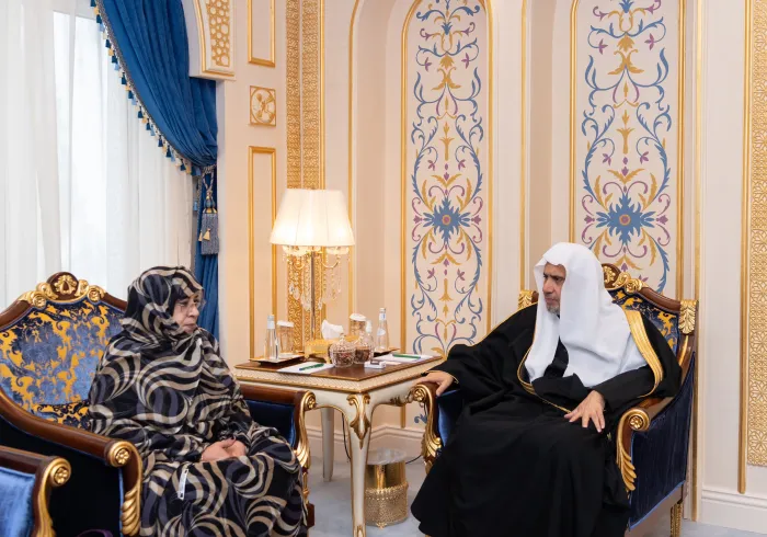 جناب دبیر کل، و رئیس انجمن علمای مسلمان، آقای دکتر شیخ محمد العيسى  مقر اصلی سازمان همبستگی در مکه مکرمه با سرکار خانم عایشه بنت حمیم وزیر و دیپلمات فعال در زمینه مشارکت توسعه زنان در قاره آفریقا دیدار نمود
