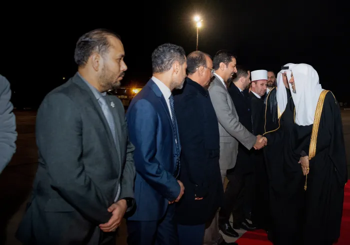 اضطلاعاً بمسؤولية ⁧‫رابطة العالم الإسلامي‬⁩ وفق “رسالتها” و”أهدافها”: ‏وصلَ معالي الأمين العام الشيخ د.⁧‫محمد العيسى‬⁩، إلى العاصمة الألبانية تيرانا