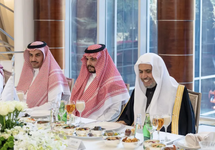 جناب دبیر کل و رئیس انجمن علمای مسلمان، آقای دکتر شیخ محمد العیسی در پایگاه فرعی سازمان همبستگی در ریاض با هیئتی از اعضای دموکرات مجلس نمایندگان آمریکا دیدار نمود