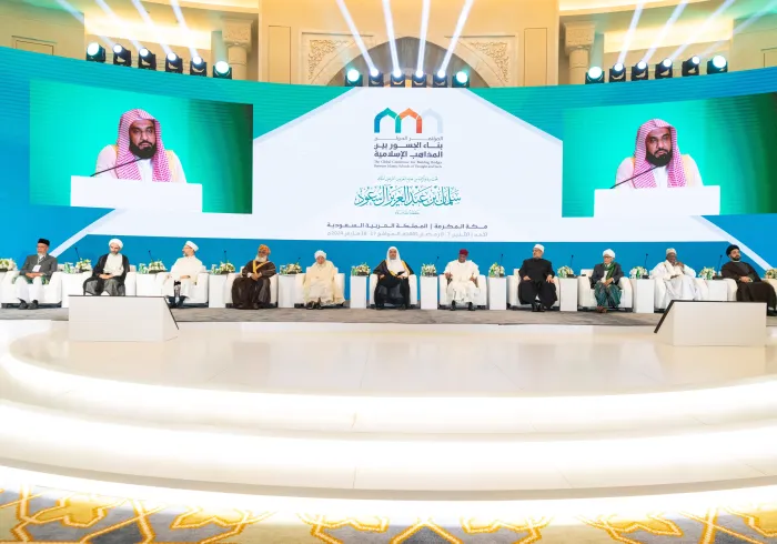 ‏التطلع لعزم المؤتمرين على تعزيز التفاهُم والتعاوُن بين المذاهب الإسلامية لخدمة الأهداف المشتركة، ولا سيما ما يتعلَّق بالقضايا الكبرى، ومواجهة خطابات التطرف الطائفي وشعاراته وممارساته، الذي سعى لإذكاء الصراع والصدام المذهبي