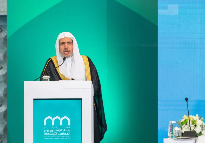 معالي الأمين العام، رئيس هيئة علماء المسلمين، فضيلة الشيخ الدكتور محمد بن عبدالكريم العيسى، في كلمته الافتتاحية لمؤتمر: "بناء الجسور بين المذاهب الإسلامية"