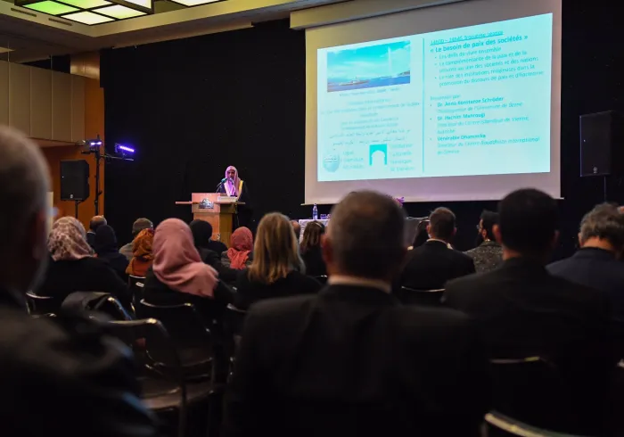 معالي الأمين العام يفتتح ملتقىً، تناولت محاوره مفاهيم السلام العالمي، والتعايش الديني والثقافي