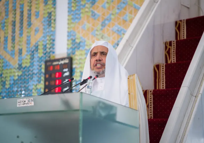 يَحدُث الآن، وتلبيةً لدعوةٍ تلقَّاها من دولة رئيس الوزراء الباكستاني: ‏معالي الأمين العام، رئيس هيئة علماء المسلمين، فضيلة الشيخ د.⁧‫محمد العيسى‬⁩ يلقي خطبةَ جمهورية باكستان الإسلاميَّة الرسميَّة لعيد الفطر المُبارك، بجامع الملك فيصل الكبير بإسلام آباد