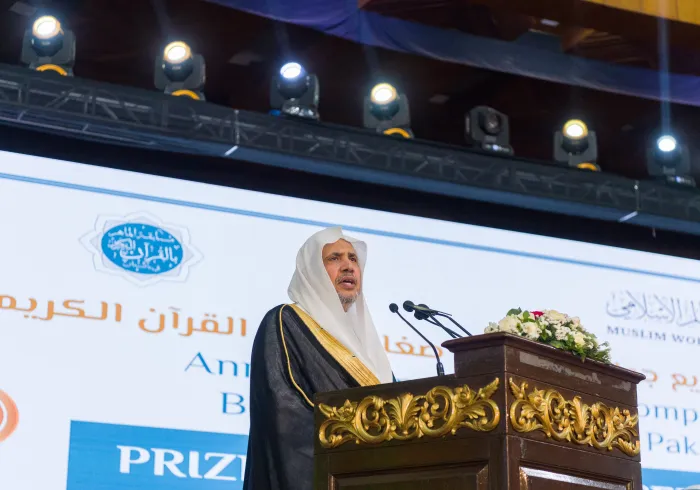 ‏حضر دولة رئيس الوزراء الباكستاني السيد محمد شهباز شريف، ومعالي الأمين العام الشيخ د.⁧‫محمد العيسى‬⁩ في العاصمة إسلام آباد، الحفلَ الختاميَّ لتكريم الفائزين في المسابقة القرآنية السنوية لصغار الحُفّاظ دون سنّ العاشرة