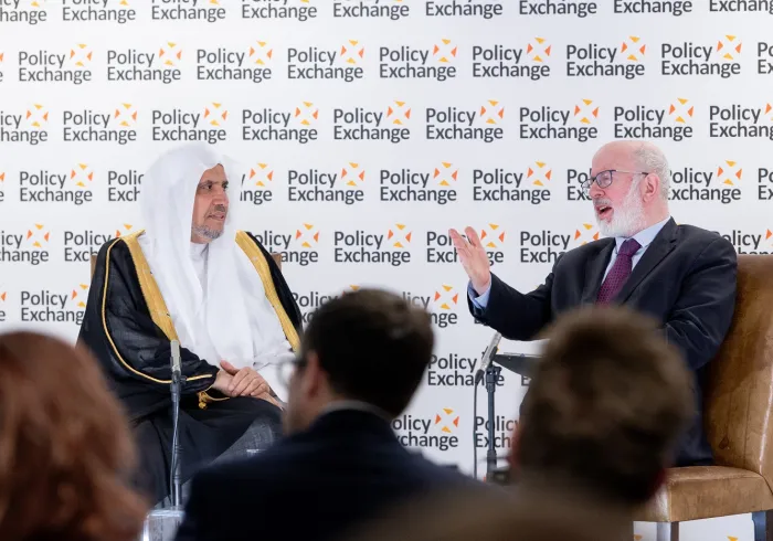 خلال استضافته بمركز أبحاث "Policy Exchange" ببريطانيا  د.العيسى: على المجتمع الدوليّ التحرّك بضمير حيٍّ ومسؤولية تاريخية لإيقاف جرائم القتل الجماعي بغزة