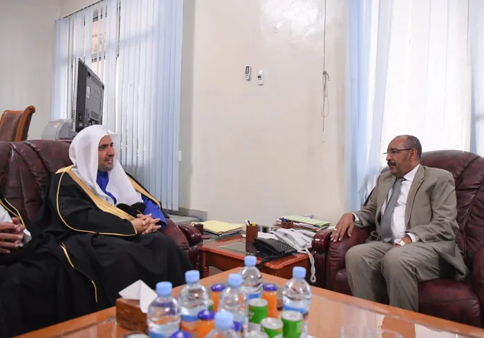 ‏وزير الداخلية الموريتاني السيد أحمد بن عبدالله يستقبل معالي أمين عام رابطة العالم الإسلامي‬⁩ في العاصمة نواكشوط، وجرى خلال اللقاء استعراض عدد من الموضوعات ذات الاهتمام المشترك.