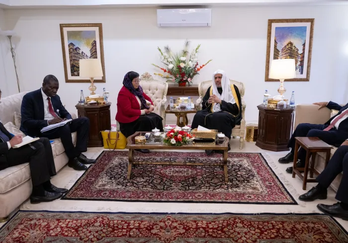 جناب دبیرکل، و رئیس انجمن علمای مسلمان، آقای دکتر شیخ محمد العیسی   ، در محل اقامت خود در پایتخت پاکستان، “اسلام‌آباد”، هیئت نمایندگی سازمان ملل در امور افغانستان را به ریاست عالی‌جناب نماینده ویژه سازمان ملل، خانم روزا اوتونبایوا
