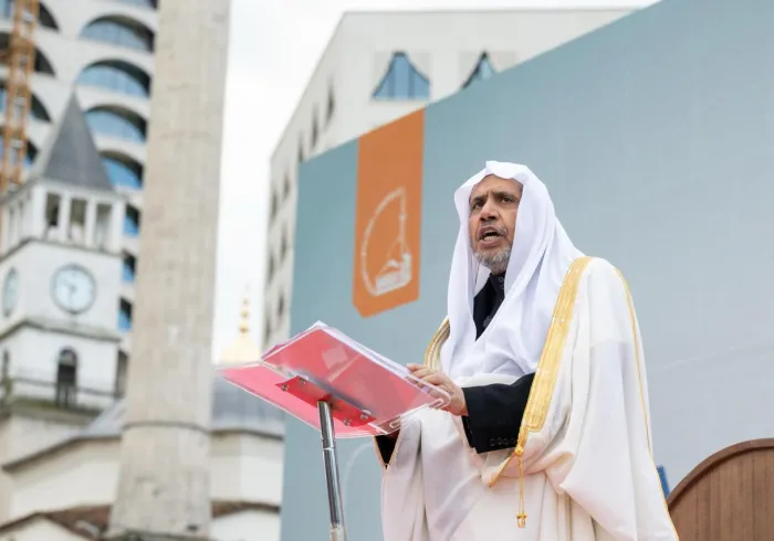 الأمين العام لرابطة العالم الإسلامي يُلقي خطبةَ عيد الفطر في أكبر جوامع ألبانيا ومنطقة البلقان