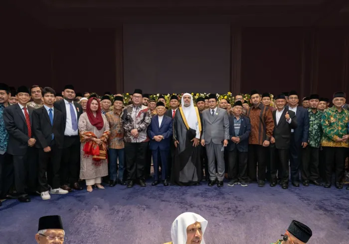 معالي الأمين العام، الشيخ د.⁧‫ محمد العيسى‬⁩‬⁩ يلتقي بعلماء إندونيسيا، ويتباحث معهم عددًا من القضايا الأكثر تداولًا على الساحة الإسلامية