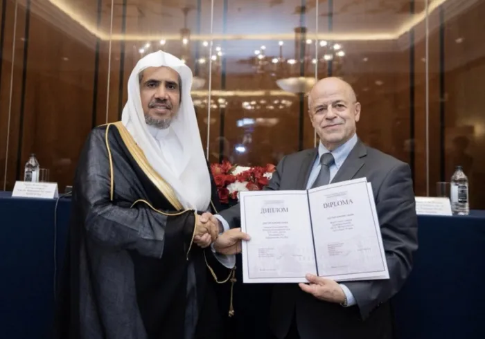 L'été dernier, MohammadAlissa a été nommé Docteur Honoris Causa par l'Académie des sciences russes en reconnaissance à son travail de coopération interculturelle entre le monde islamique et la Russie.