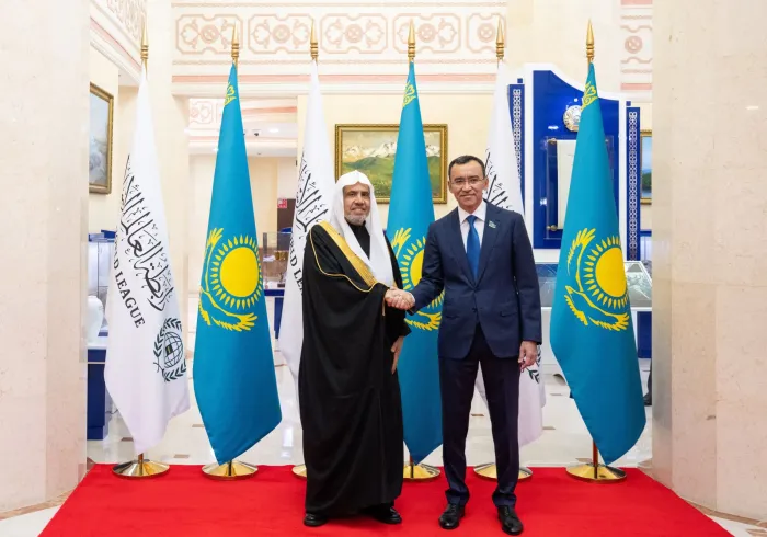 پارلمان قزاقستان در مقر خود در پایتخت «آستانا»، میزبان جناب آقای دکتر شیخ محمد العیسی, دبیرکل و رئیس انجمن علمای مسلمانان شد.  در مراسم استقبال از ایشان، جناب آقای مولین اشیمبایف رئیس مجلس سنا، جناب آقای جاقب آزانف نایب رئیس پارلمان