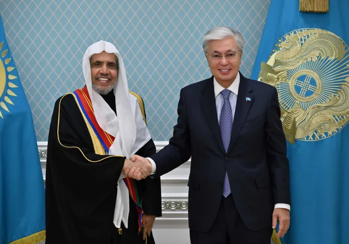 استقبلَ فخامةُ رئيسِ جمهورية كازاخستان، السيد قاسم جومارت توكاييف، اليوم في القصر الرئاسي بالعاصمة "أستانا"، معالي الأمين العام، رئيسَ هيئة علماء المسلمين، فضيلة الشيخ د. محمد العيسى