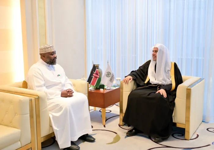 التقى معالي الأمين العام، رئيس هيئة علماء المسلمين، فضيلة الشيخ د.⁧‫محمد العيسى‬⁩ ⁦‬⁩، سعادةَ سفير جمهورية كينيا لدى المملكة العربية السعودية، السيد محمد رمضان روانكيه