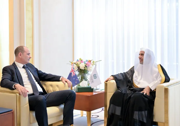استقبلَ معالي الأمين العام، رئيسُ هيئة علماء المسلمين، فضيلةُ الشيخ د. محمد العيسى، في مكتبِه بالرياض، سعادةَ سفير نيوزيلندا لدى المملكة العربية السعودية، السيد تشارلز كينغستون