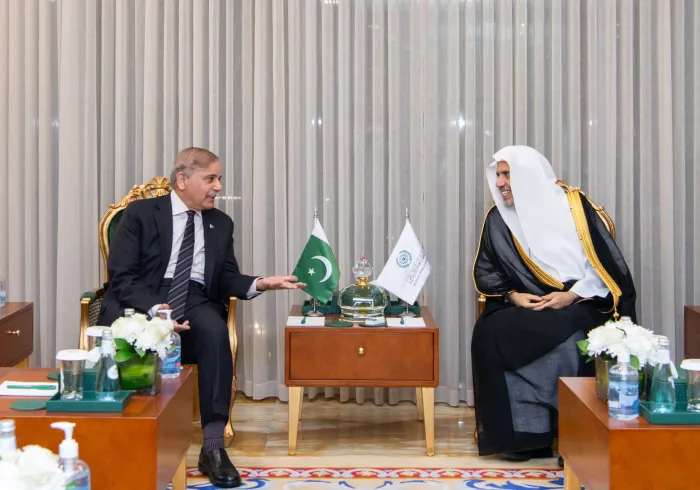 دولة رئيس وزراء جمهورية باكستان الإسلامية السيد محمد شهباز  يزور رابطة العالم الإسلامي ويلتقي معالي أمينها العام رئيس هيئة علماء المسلمين فضيلة الشيخ د. محمد العيسى 