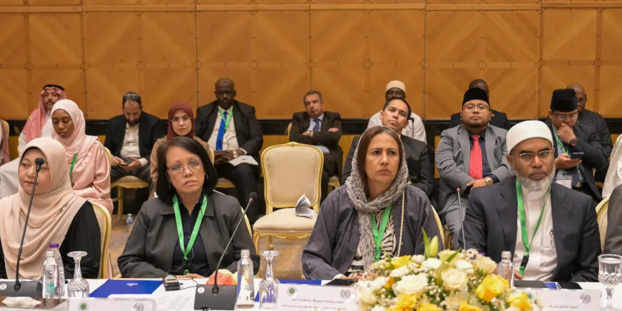 Algunas imágenes de la participación del Secretario General, el Sheij Dr. Mohammed Al-Issa, en calidad de invitado de honor, en la inauguración del simposio titulado «El papel de los responsables religiosos en la lucha contra la violencia contra las mujer