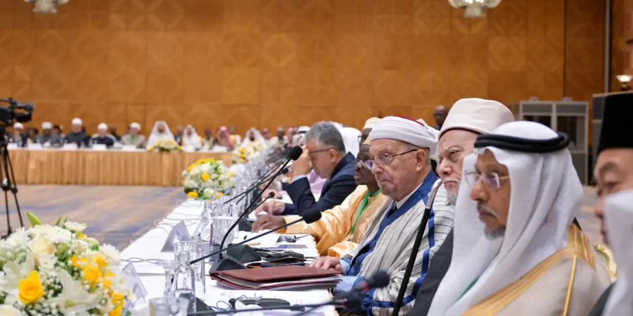 Algunas imágenes de la participación del Secretario General, el Sheij Dr. Mohammed Al-Issa, en calidad de invitado de honor, en la inauguración del simposio titulado «El papel de los responsables religiosos en la lucha contra la violencia contra las mujer