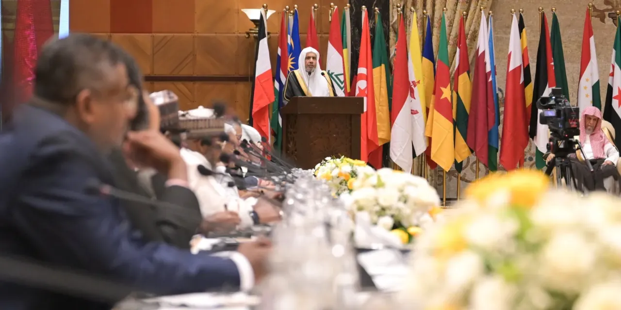 Algunas imágenes de la participación del Secretario General, el Sheij Dr. Mohammed Al-Issa, en calidad de invitado de honor, en la inauguración del simposio titulado «El papel de los responsables religiosos en la lucha contra la violencia contra las mujer