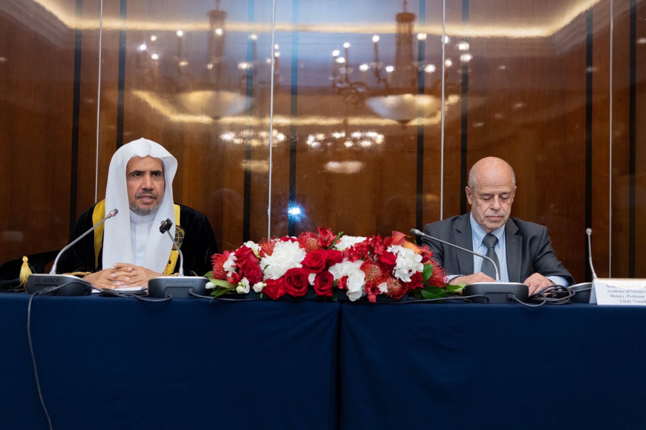معهد الاستشراق الحكومي التابع للأكاديمية الروسية للعلوم يمنح الدكتوراه الفخرية لمعالي الشيخ د.⁧محمد العيسى⁩ نظير جهوده في تعزيز العلاقة بين العالم الإسلامي وروسيا.