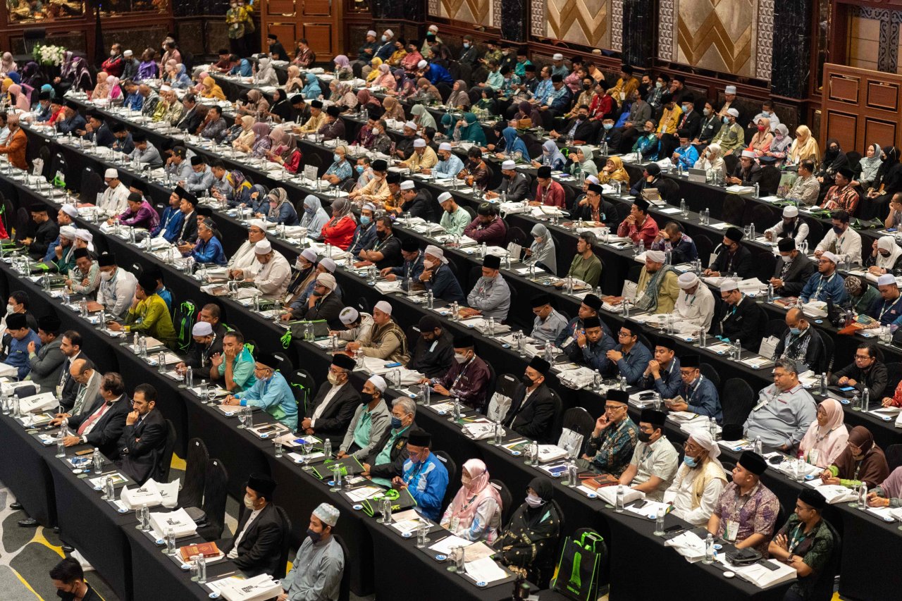 دولة رئيس وزراء ماليزيا، مفتتحاً “مؤتمر علماء جنوب شرق آسيا”: ‏نشعر بالفخر لاختيار رابطة العالم الإسلامي‬⁩ ماليزيا دولةً مضيفةً للمؤتمر