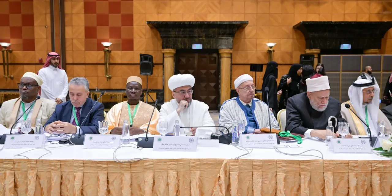 Algunas imágenes de la participación del Secretario General, el Sheij Dr. Mohammed Al-Issa, en calidad de invitado de honor, en la inauguración del simposio titulado «El papel de los responsables religiosos en la lucha contra la violencia contra las mujer